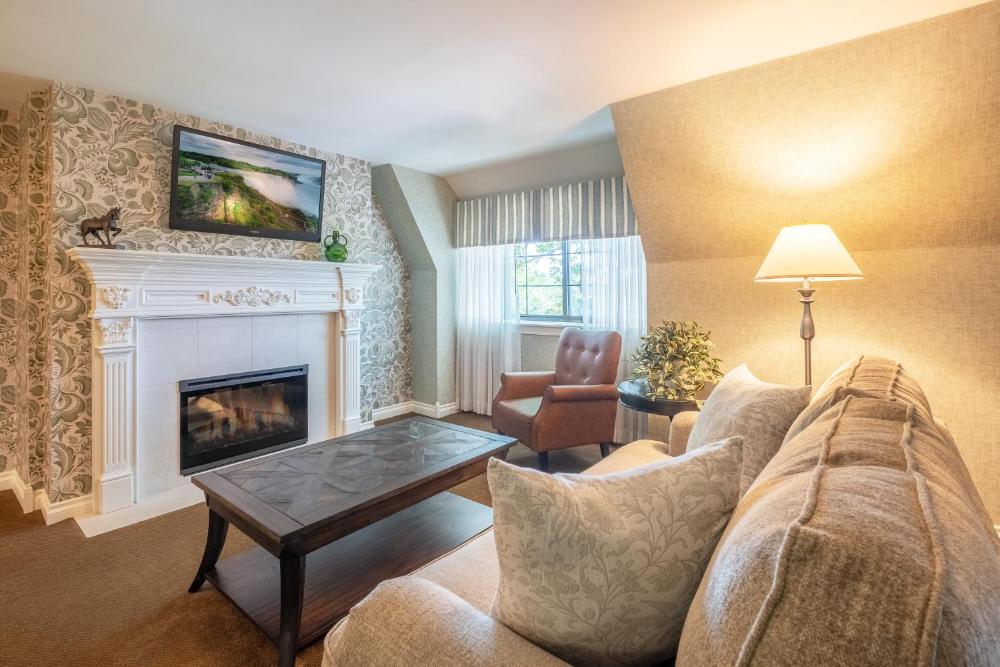 The Cheshire Two Bedroom Two Bathroom Suite interior